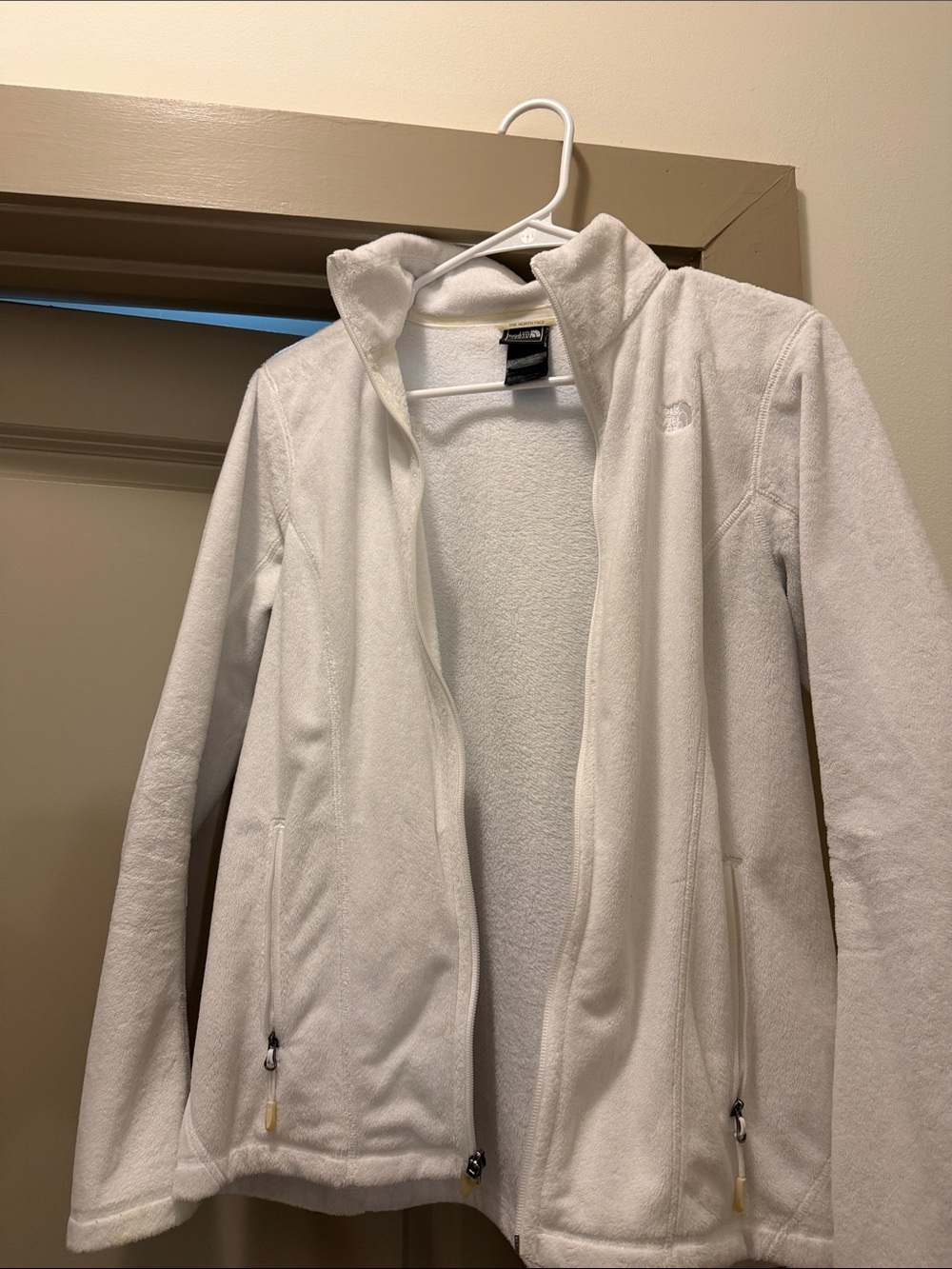 The North Face White Women's Lightweight Full-Zip Fleece Jacket